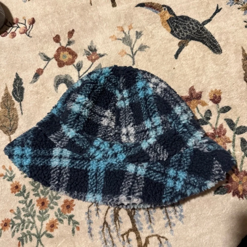 Aritzia TNA Blythe Bucket Hat size S/M